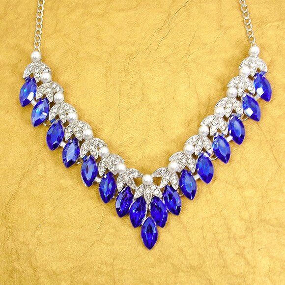 Blue crystal and white pearl necklace and earring set with marquise crystals - Picture 5 of 10